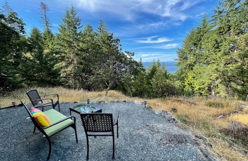 Regional District of Nanaimo Condo | Oceanview Guest Suite with Large 2 Person Soaker Tub