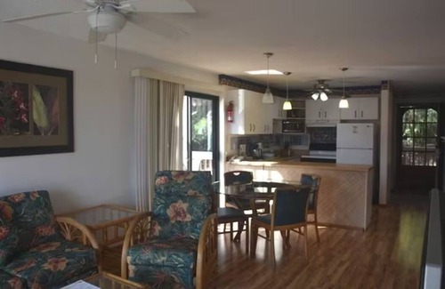 Nawiliwili Condo | Oceanview Kalapaki Beach Healthy/Non-toxic 2-bedroom condo with WiFi, AC