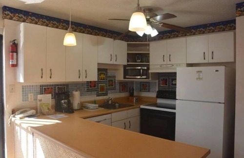 Nawiliwili Condo | Oceanview Kalapaki Beach Healthy/Non-toxic 2-bedroom condo with WiFi, AC