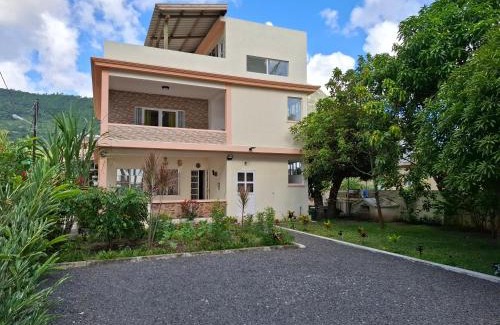 La Gaulette Apartment | Oceanview Kite Garden Rooftop Appartment