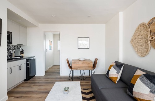 Oceanside Condo | Oceanview Queen Suite Steps from the Sand (304)