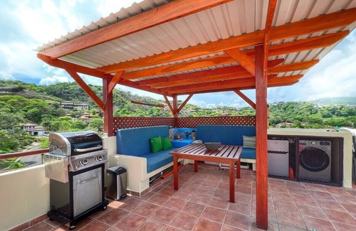 Coco Sunset Hills Condo | Oceanviews on a Budget - Massive Rooftop Patio