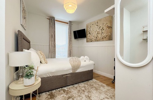 New Lodge Hotel | Ocho Homes Lux By Eight Continents, Belfast