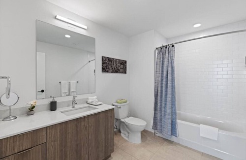 Logan Square Apartment | OCS 1908 · 1BR| Center City Luxury Apt w/ Gym|View|Location!