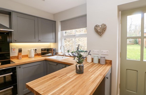Barnard Castle Cottage | OCTOBER COTTAGE, pet friendly in Middleton-In-Teesdale