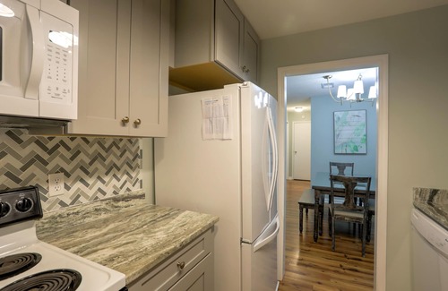 Demere Park Condo | October Specials/Pet Friendly! Close To Beach! Email for Quote!