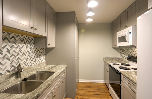 Demere Park Condo | October Specials/Pet Friendly! Close To Beach! Email for Quote!