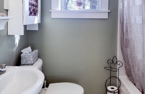 Saluda Cottage | Oden’s Lookout at Valhalla Mountain- Studio Cottage