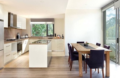 Warrawee Apartment | ❤ of Warrawee | Large Premium Apartment | Parking
