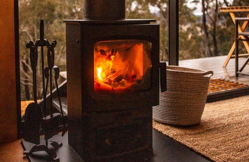 Oberon Council House | Off-Grid Cabin Surrounded by Nature - Emillie