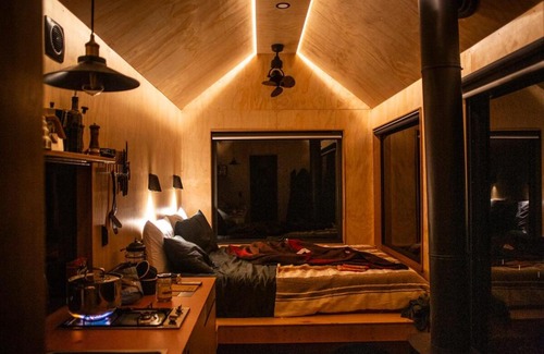 Oberon Council House | Off-Grid Cabin Surrounded by Nature - Emillie