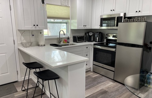 Brandon House | Off of I-75 and SR-60, newly renovated 1 bedroom unit mins to Airport/Downtown.