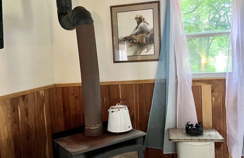 Lincoln County Cabin | off-the-grid "glamping" country cabin