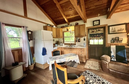 Lincoln County Cabin | off-the-grid "glamping" country cabin