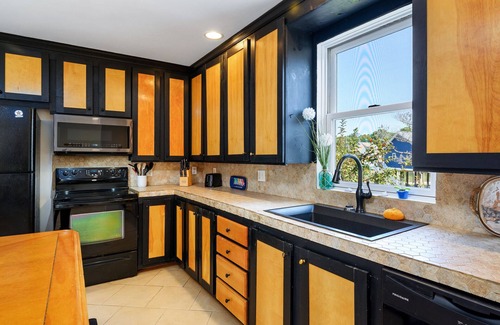 Captain's Cove House | Off the Record - Spectacular Bayfront and Pet Friendly!