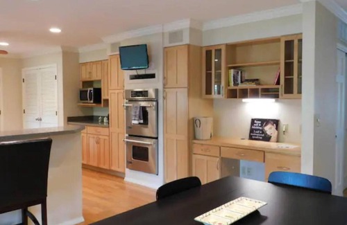 Creve Coeur House | Office + 5 BR, Movie Theater , Creve Coeur -10 Sleep surface