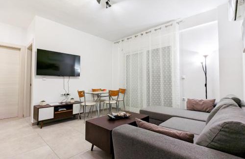 Paralia Ofryniou Apartment | Ofrynio Luxury Apartments & Pool