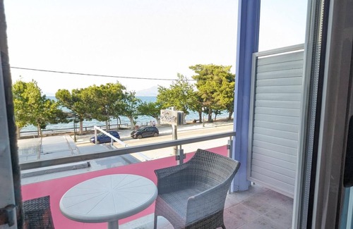 Kamena Vourla Apartment | Okeania Seafront Rooms in Kamena Vourla
