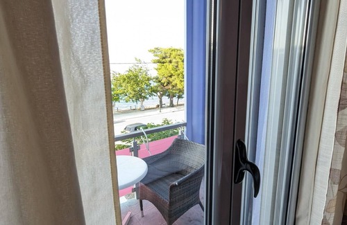 Kamena Vourla Apartment | Okeania Seafront Rooms in Kamena Vourla