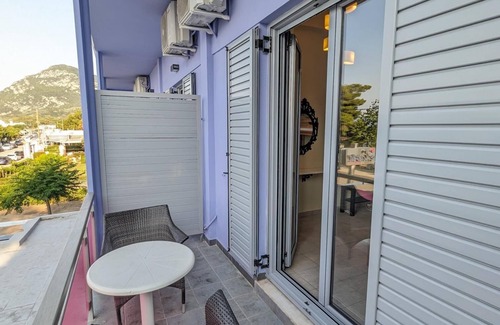 Kamena Vourla Apartment | Okeania Seafront Rooms in Kamena Vourla