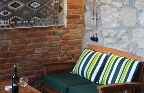 Kutaisi Apartment | Old Balcony - Holiday Home - Urban Elegance in the Heart of the City Kutaisi.