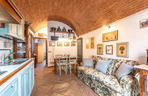 Siena House | old barn on Via Francigena