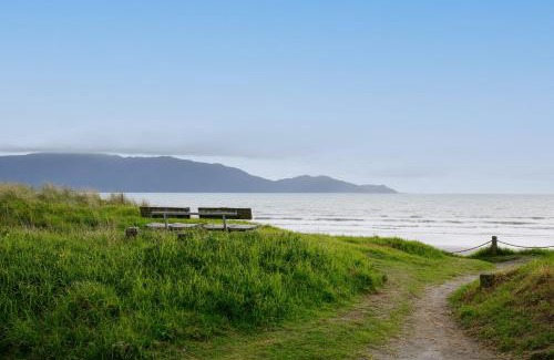 Waikanae House | Old Beach Pods, Te Moana