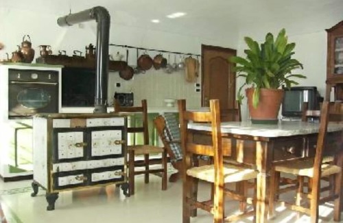 Simonetti House | Old farmhouse full of memories on a green hilltop