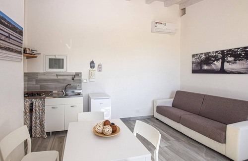 Ragusa House | Old farmhouse with large pool area and plenty of space.