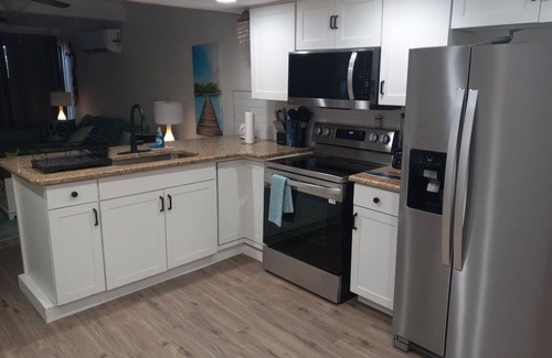 Crystal River House | Old Florida paradise bungalow on the water