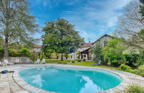 Saint-Privat-en-Perigord House | Old house with pool in the heart of Périgord