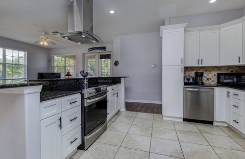 Homosassa House | Old Homosassa Waterfront Luxury Living w/boat slip, private ramp and sleeps 10