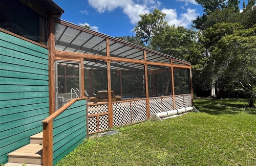 Homosassa House | Old Homossasa charm with Pool & boat dock w/gulf access & game room