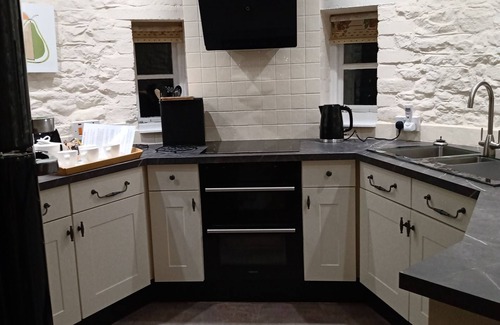 Hay-on-Wye Cottage | Old Hop Kiln - sleeps 6 guests in 3 bedrooms
