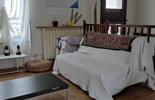 Quartier de France House | Old house, simple, spacious and bright