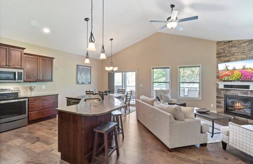 Camdenton Villa | Old Kinderhook Resort & Spa Newer 4br 3ba Villa On 12th Green Golfing & Boating