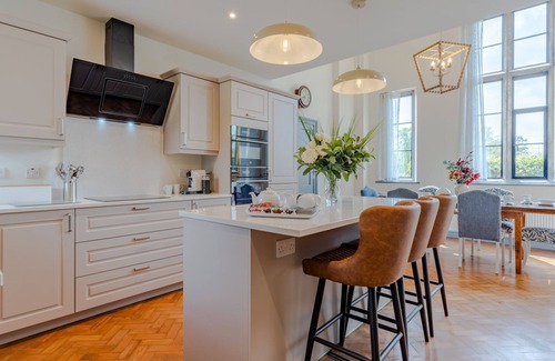 Winchcombe Cottage | Old Laundry - a sudeley castle cottage that sleeps 12 guests in 6 bedrooms