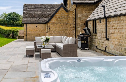 Winchcombe Cottage | Old Laundry - a sudeley castle cottage that sleeps 12 guests in 6 bedrooms