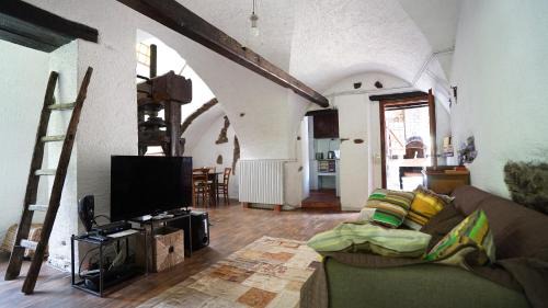 Castel Vittorio House | Old Mill