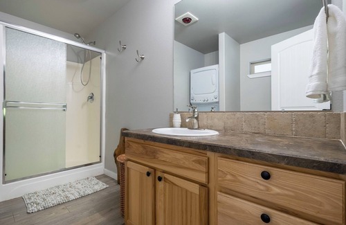 Southern Crossing Apartment | Old Mill Location with a Mountain View!