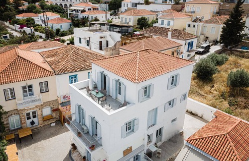 Agii Anargiri Apartment | Old Port Spetses Mansion