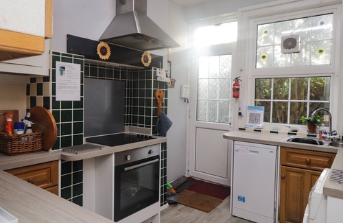 Willesborough House | OLD POST OFFICE, pet friendly, character holiday cottage in Hamstreet