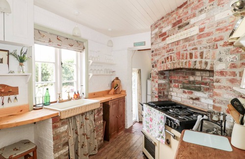 Sturminster Newton Cottage | OLD RECTORY COTTAGE, pet friendly in Sturminster Newton