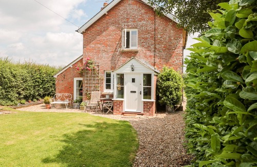 Sturminster Newton Cottage | OLD RECTORY COTTAGE, pet friendly in Sturminster Newton