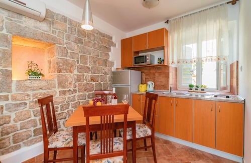 Bigovo Condo | Old rustic house near the sea