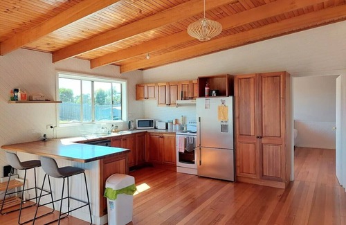 Binalong Bay House | Old Salty. (Airbnb)
