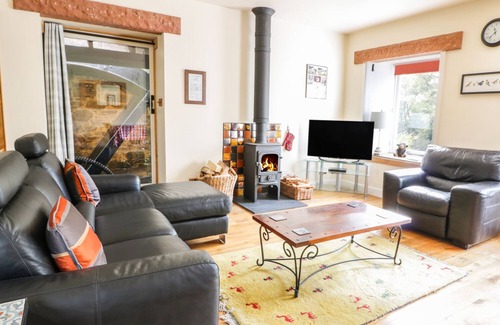Castle Douglas Cottage | OLD SAWMILL COTTAGE, pet friendly, with open fire in Castle Douglas