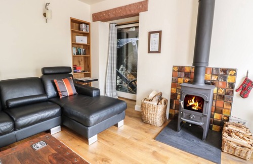Castle Douglas Cottage | OLD SAWMILL COTTAGE, pet friendly, with open fire in Castle Douglas