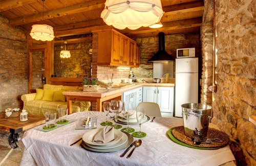 La Baronia de Rialb House | OLD SCHOOL OF PALAU