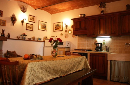 Sinalunga Villa | Old stone farmhouse with large, green, private garden and swimming pool. Perfect for 2 couples or a